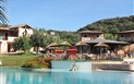 S´Incantu Resort - Bazén a bar, Villasimius, Sardinia