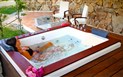 Villas Resort - Jacuzzi na terase ve SUITĚ, Santa Giusta, Sardinie