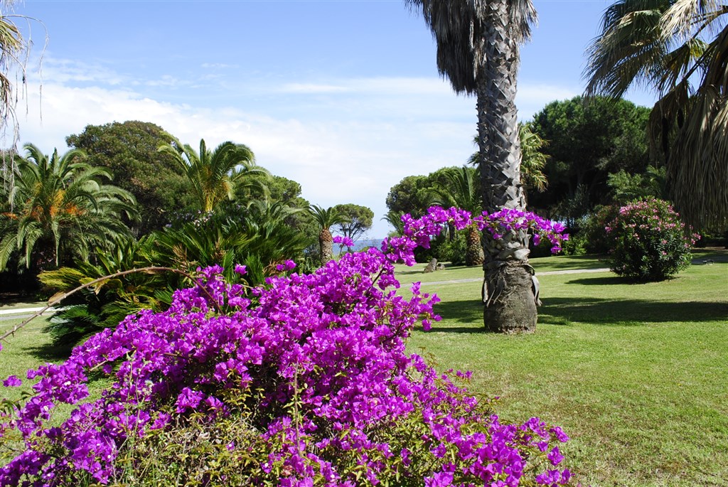 Hotelový park, Santa Margherita di Pula, Sardinie