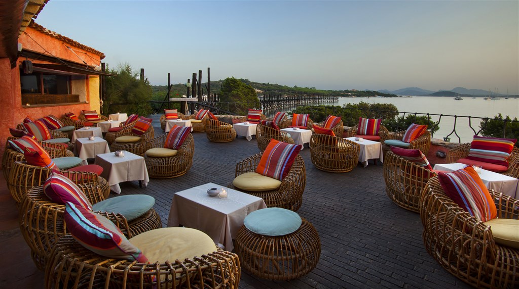 Terasa baru PONTILE, Porto Cervo, Costa Smeralda, Sardinie