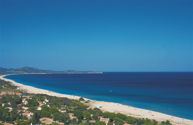Pláž v Costa Rei,Sardinie