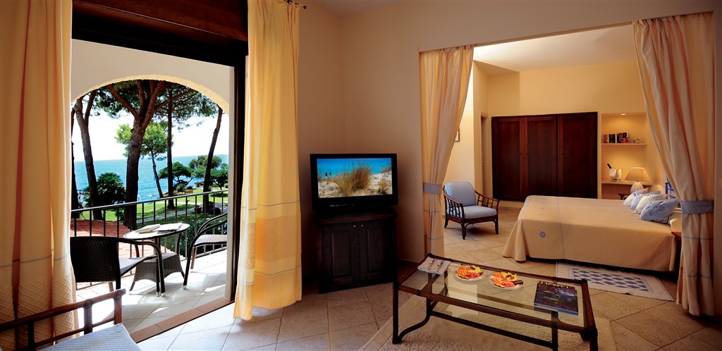 JUNIOR SUITE s výhledem na moře, Santa Margherita di Pula, Sardinie