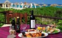 Resort Baia Cea - večeře na pláži
