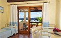Hotel Club Saraceno - Obývací část pokoje s výhledem na moře, Arbatax, Sardinie
