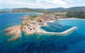 Torreruja Hotel Relax Thalasso & Spa - Isola Rossa letecký pohled na městečko s přístavem, Sardinie