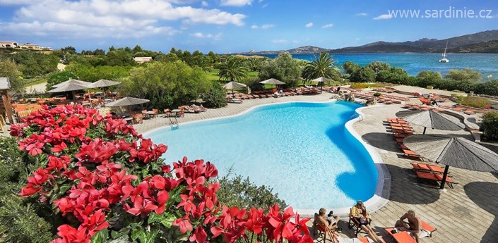 Resort Cala di Falco - Hotel - Bazén - Cala di Falco, Cannigione, Smaragdové pobřeží, Sardinie