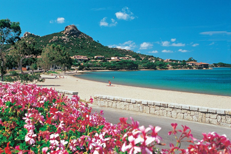 Pláž Cannigione - Cala di Falco, Cannigione, Smaragdové pobřeží, Sardinie