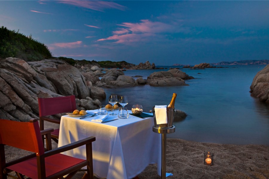 Restaurace na pláži LI ZINI - Valle della Erica, Santa Teresa di Gallura, Sardinie