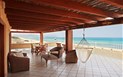 Resort & Spa Le Dune - Hotel Le Rocce - Terasa u pláže resortu, Badesi, Sardinie