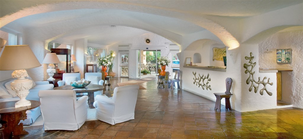 Recepce s halou, Porto Cervo, Sardinie