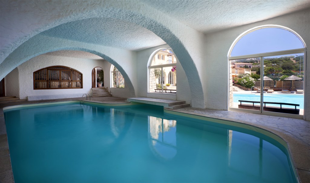 Krytý bazén tenisového klubu, Porto Cervo, Sardinie
