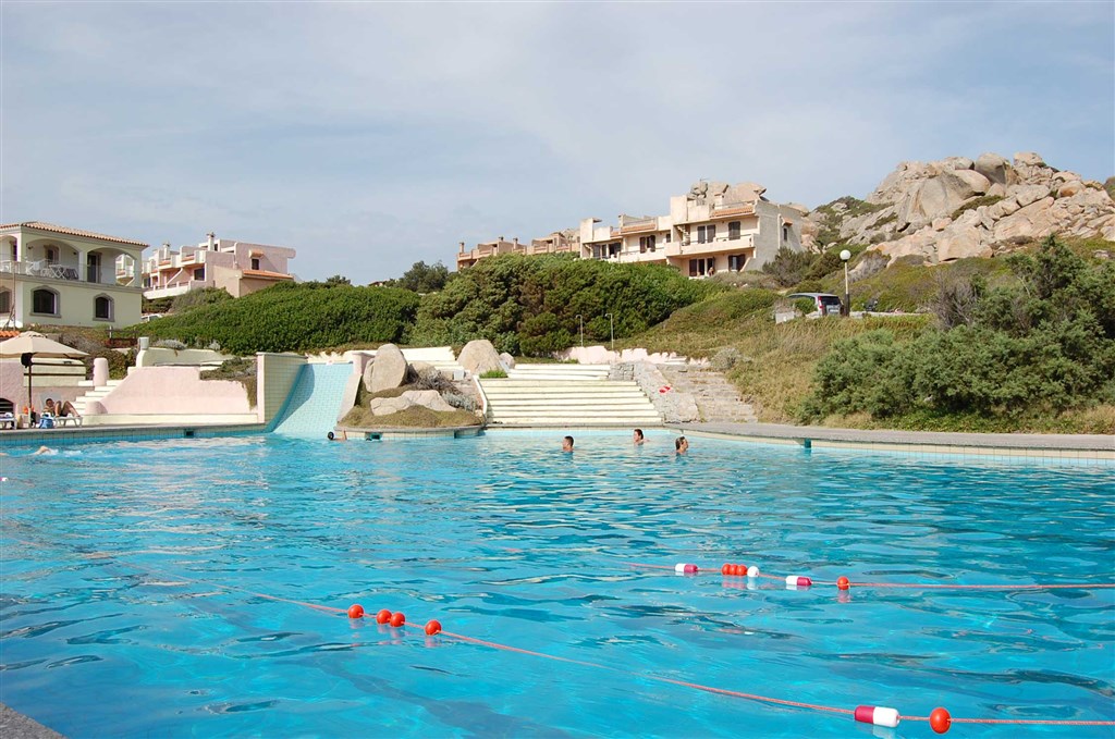 Bazén pro dospělé, Santa Reparata, Sardinie, Itálie.