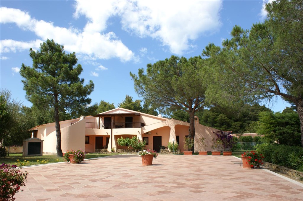 Pohled na exteriér, Budoni, Sardinie