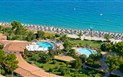 Hotel Cormoran - Letecký pohled na bazény a pláž, Villasimius, Sardinie