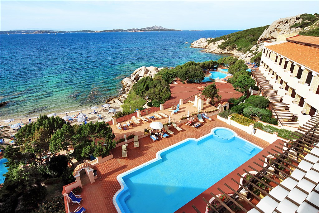 Grand Hotel Smeraldo Beach - Výhled na bazén a moře, Baja Sardinia, Sardinie