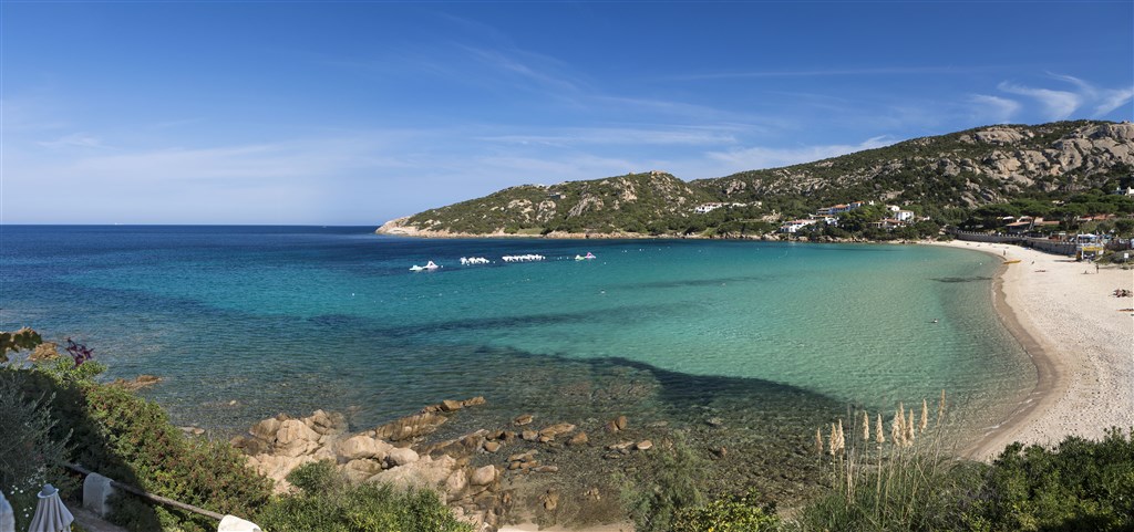 Pláž Baja Sardinia,  Baja Sardinia, Sardinie