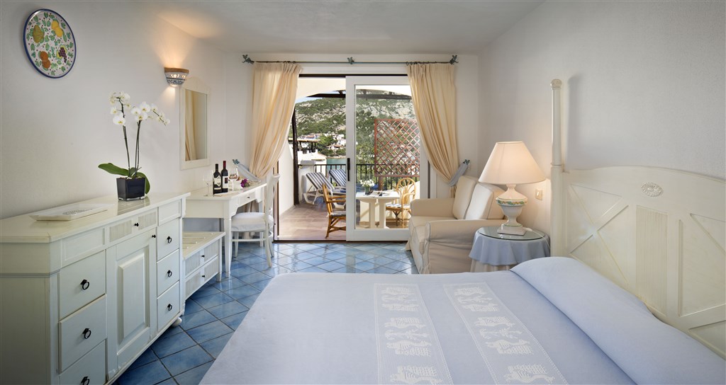 Pokoj JUNIOR SUITE, Baja Sardinia, Sardinie