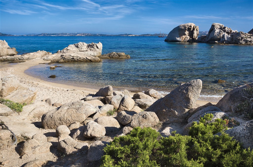 Soukromá hotelová pláž,  Baja Sardinia, Sardinie