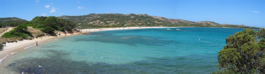 Pláž Barca Brucciata panoramatická, Cannigione, Sardinie
