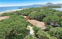 Futura Club Colostrai - Letecký pohled na areál a pláž, Colostrai, Sardinie