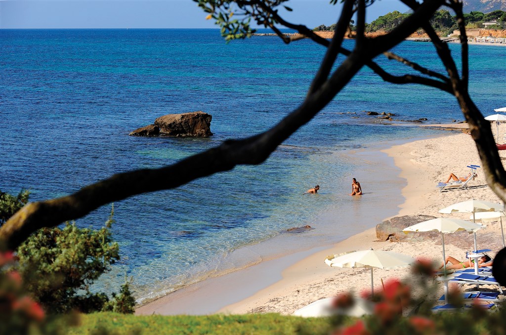 Soukromá hotelová pláž, Santa Margherita di Pula, Sardinie