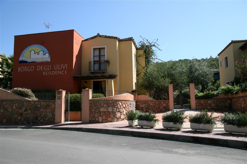 Vstup do residence, Arbatax, Sardinie