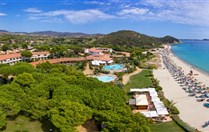 Letecký pohled na resort, Villasimius, Sardinie