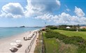 Baia di Nora - Hotelová pláž s plážovým servisem, Pula, Sardinie