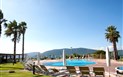 Corte Rosada Resort & Spa - Adults only - Pohled od hotelu směrem k bazénu, Porto Conte, Sardinia
