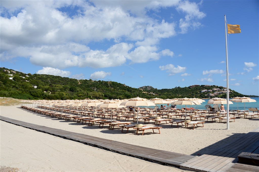 Písečná pláž, Golfo di Marinella, Sardinie