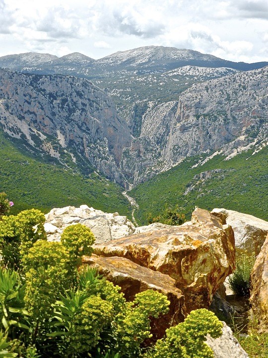 Vápencový kaňon Su Goroppu, Sardinie