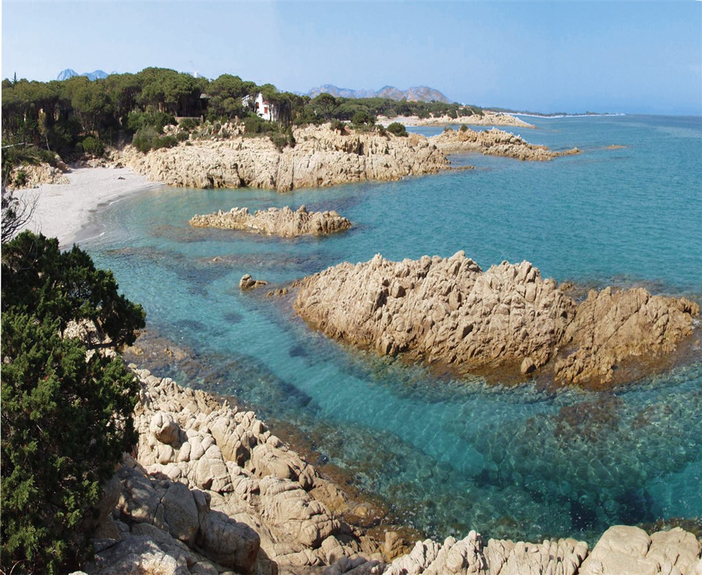 Pohled z pláže na moře, Orosei, Sardinia