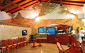 Club Esse Posada - Společná místnost s barem, Palau, Sardinie