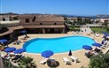 Club Esse Posada - Pohled na bazén a hotel, Palau, Sardinie