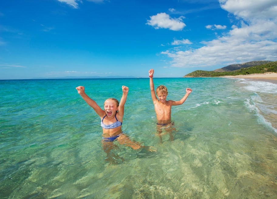 Mini klub - koupání v moři, Maracalagonis, Sardinie