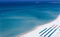Resort & Spa Le Dune - Hotel Le Palme - Pláž Badesi Mare se slunečníky, Badesi, Sardinie