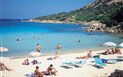 Residence Pineta Uno - Veřejná pláž v Baja Sardinia, Sardinie