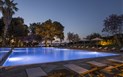 Falkensteiner Resort Capo Boi - Noční pohled na bazén, Villasimius, Sardinie