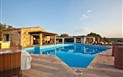 Stella di Gallura Residence - Pohled na bazén a terasu restaurace, Porto Rotondo, Sardinie, Itálie