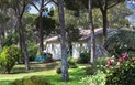 Vila Alfa Is Morus Relais - Pohled na vilu a soukromou zahradu, Santa Margherita di Pula, Sardinia