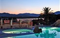 Futura Club Colostrai - Noční osvětlení bazénů, Colostrai, Sardinie