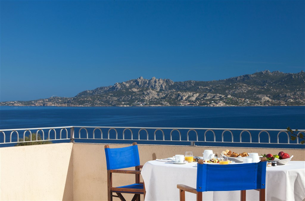 Terasa s výhledem, Cala Capra, Sardinie