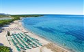 Bravo Club Budoni - Krásná hotelová pláž s lehátky a slunečníky, Budoni, Sardinie