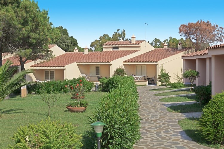 Exteriér vilek s pokoji, Budoni, Sardinie