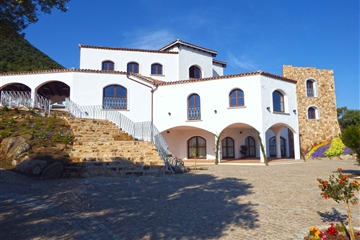 Externí foto hlavní budovy, Posada, Sardinie
