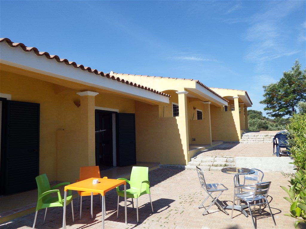 Pokoje zvenku, Posada, Sardinie