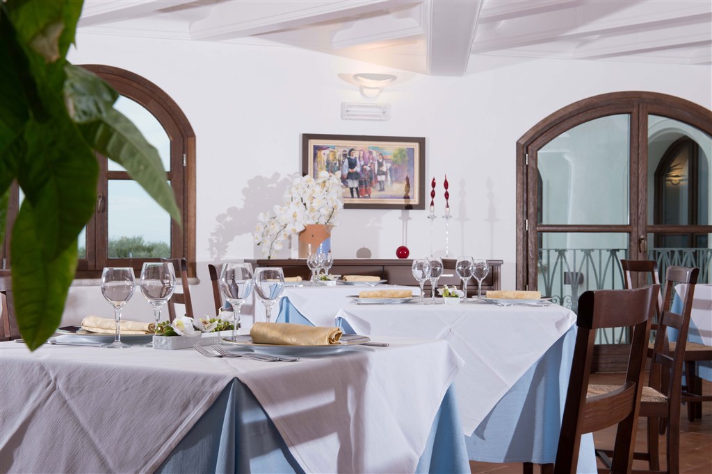 Interiér restaurace, Posada, Sardinie