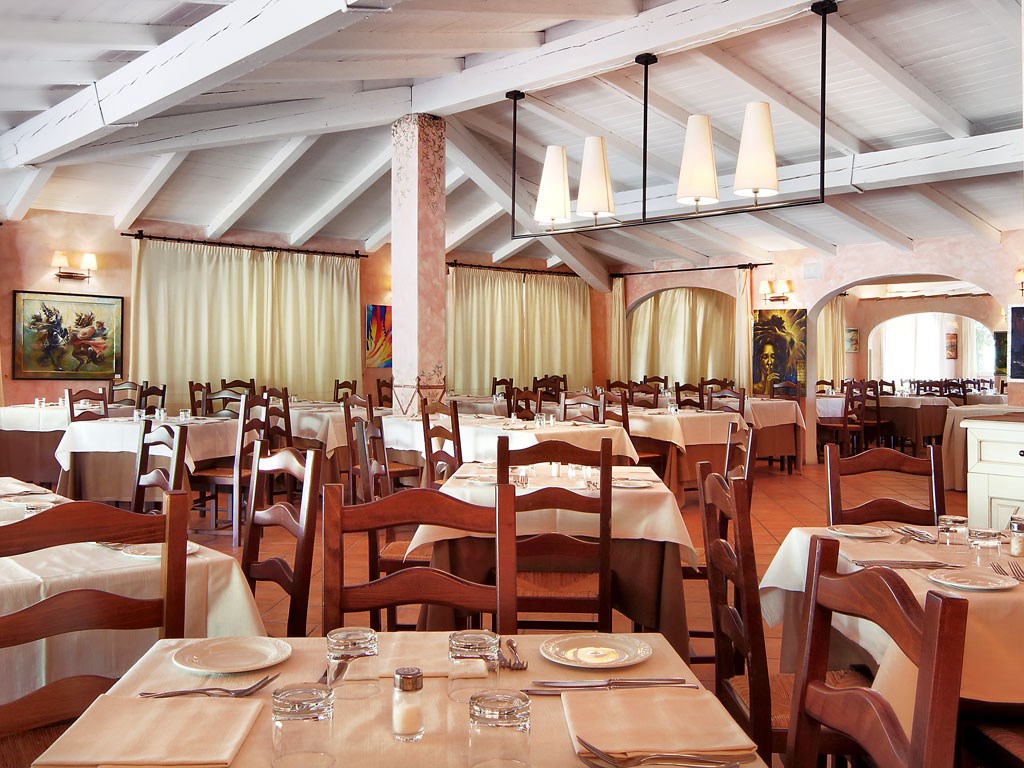 Restaurace, Porto Cervo, Costa Smeralda, Sardinie