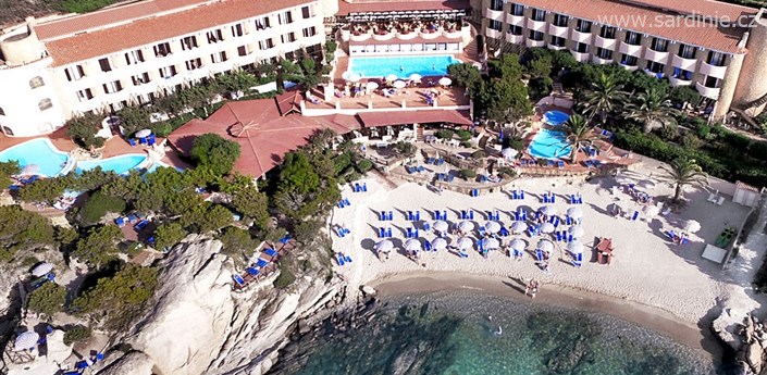 Grand Hotel Smeraldo Beach - Z ptačí perspektivy, Baja Sardinia, Sardinie
