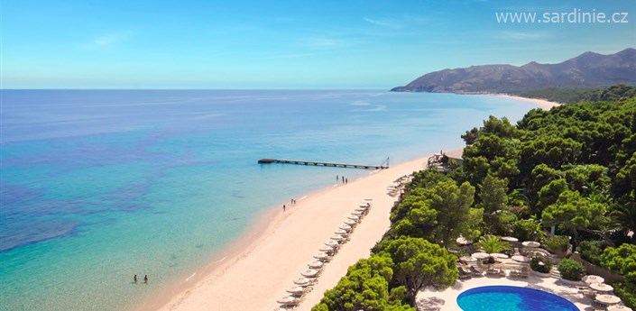 Forte Village Resort - Hotel Castello - Pláž s bazénem hotelu Castello, Santa Margherita di Pula, Sardinie